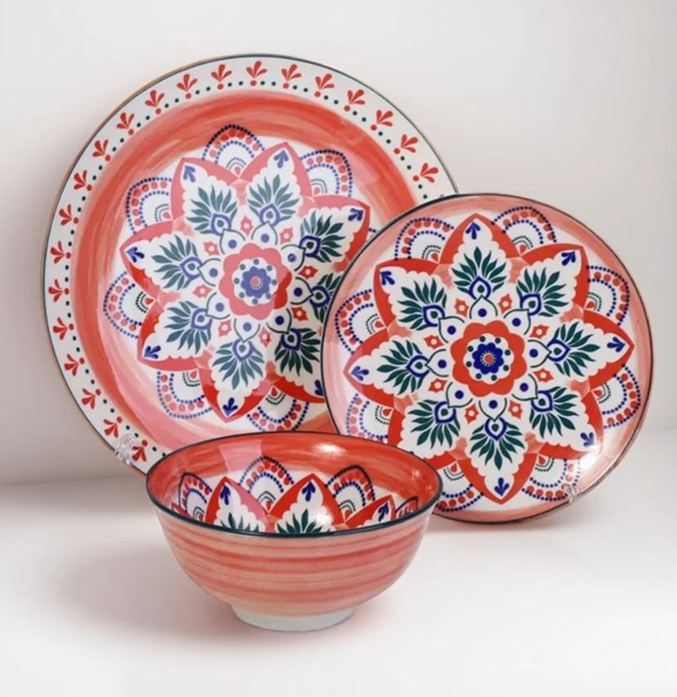 طقم سفرة 12 قطعة بألوان تنبض بالحياة