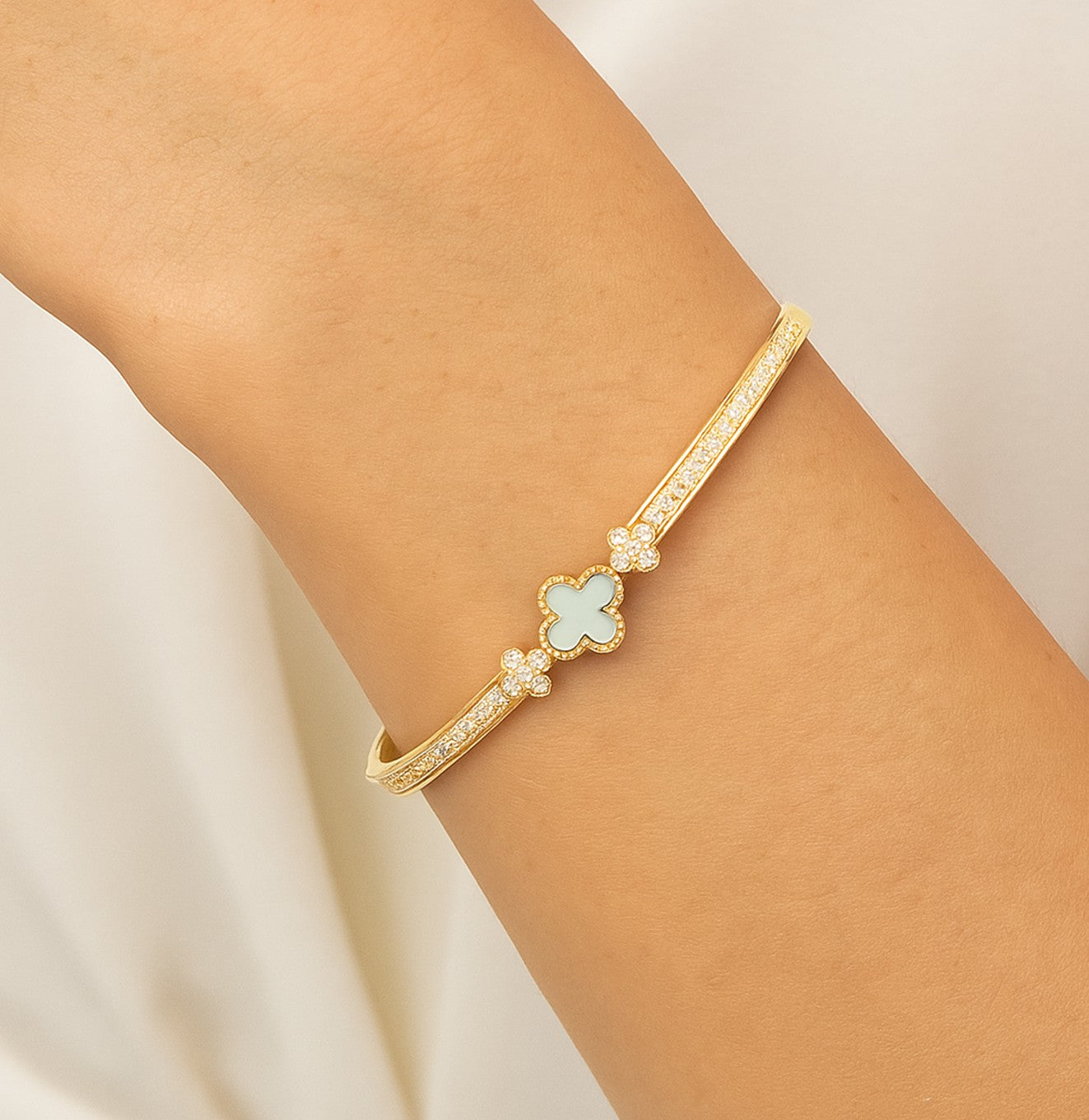 سوار زهرة رباعية بعرق اللؤلؤ