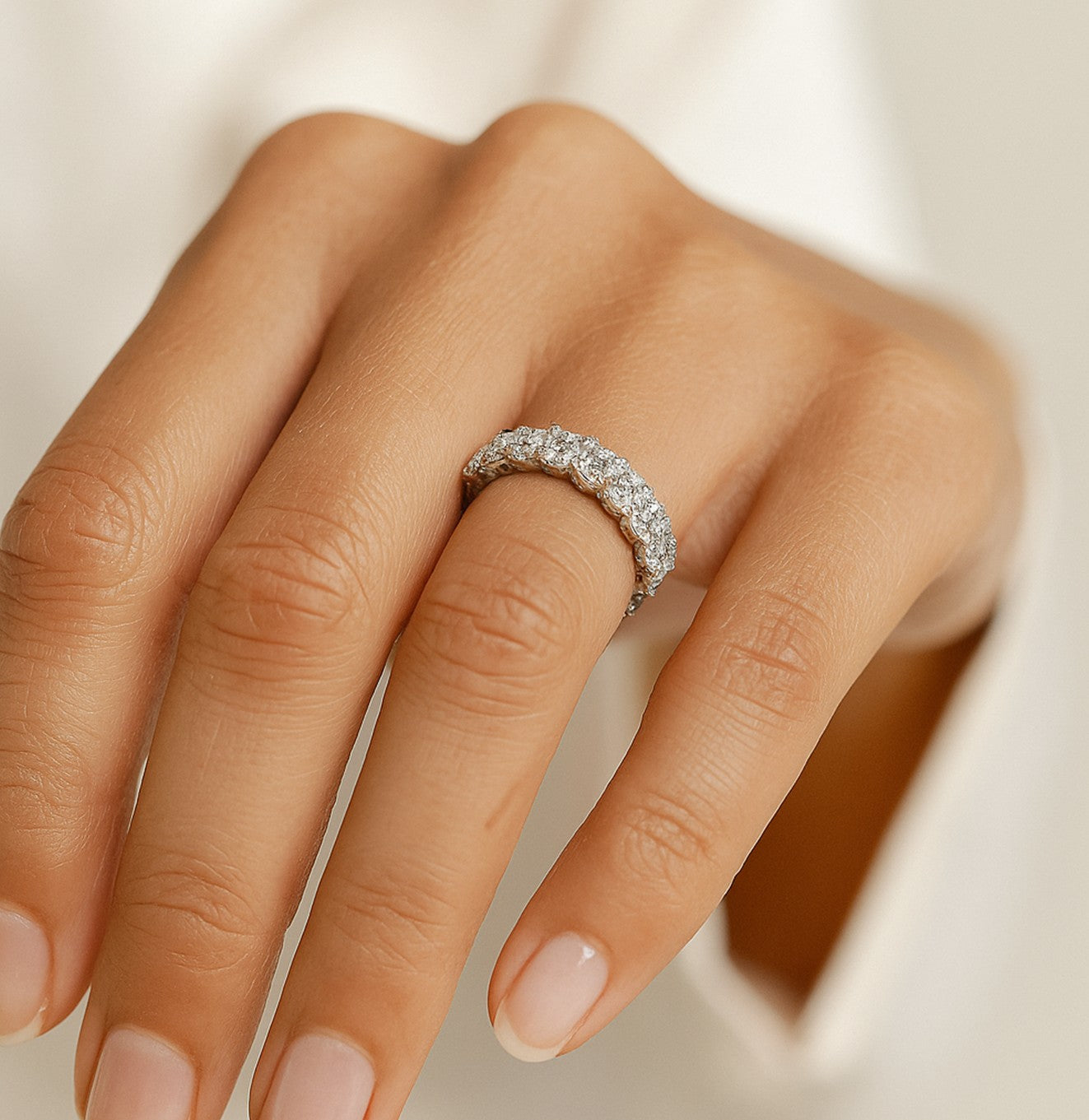 خاتم فضي فاخر مرصع بأحجار زركون