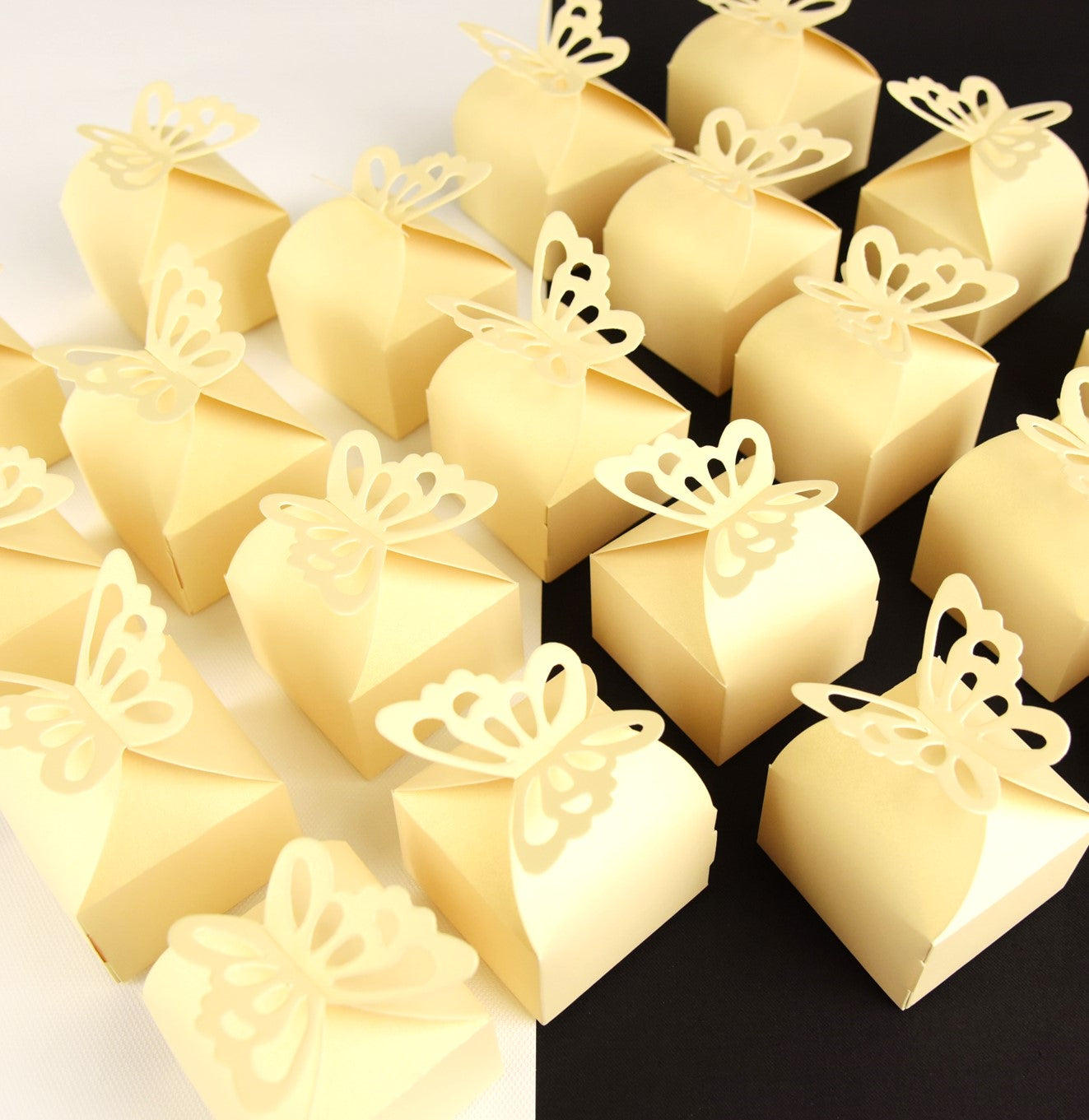 توزيعات توفانا (كبسولات العود العسلي)