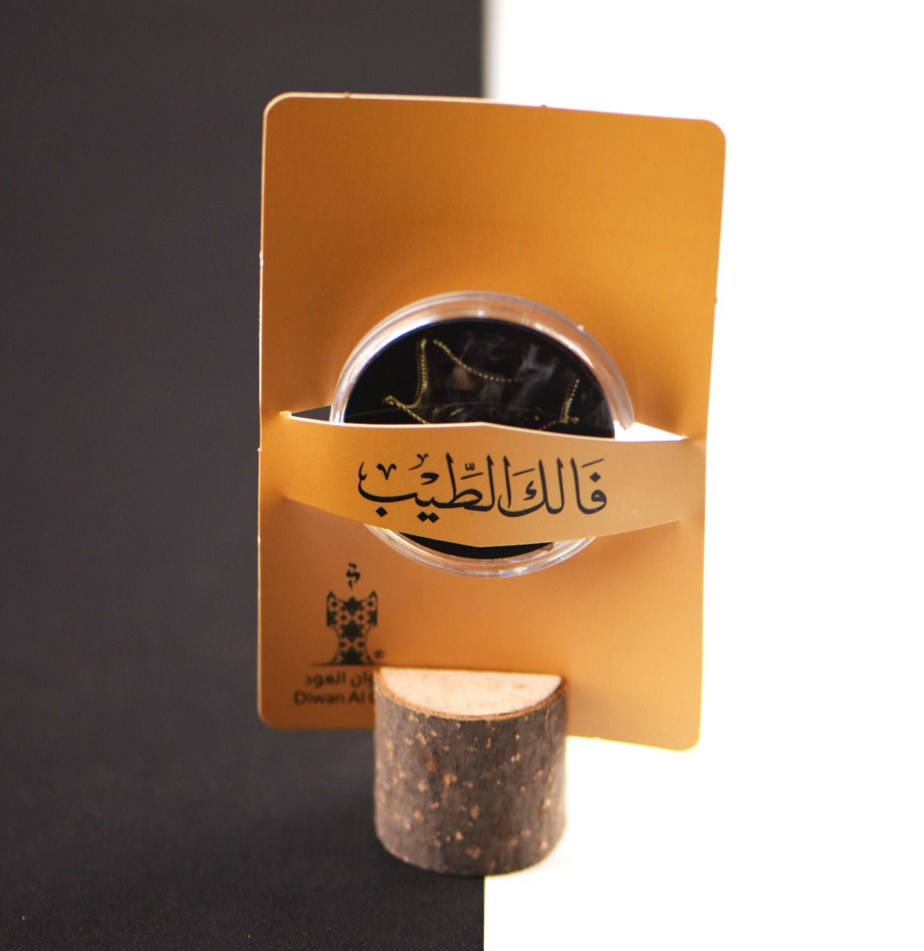 توزيعة فالك الطيب مع قاعدة خشبية