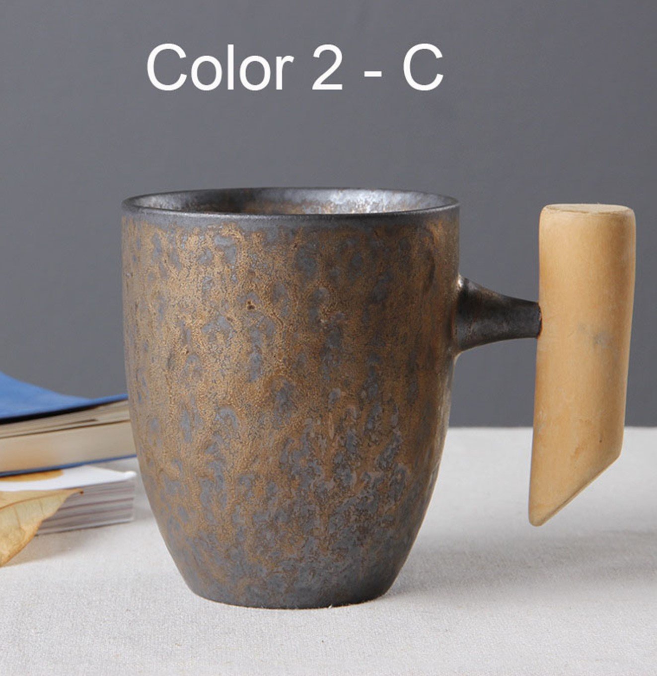 أكواب السيراميك بتأثير معدني و مقبض خشبي