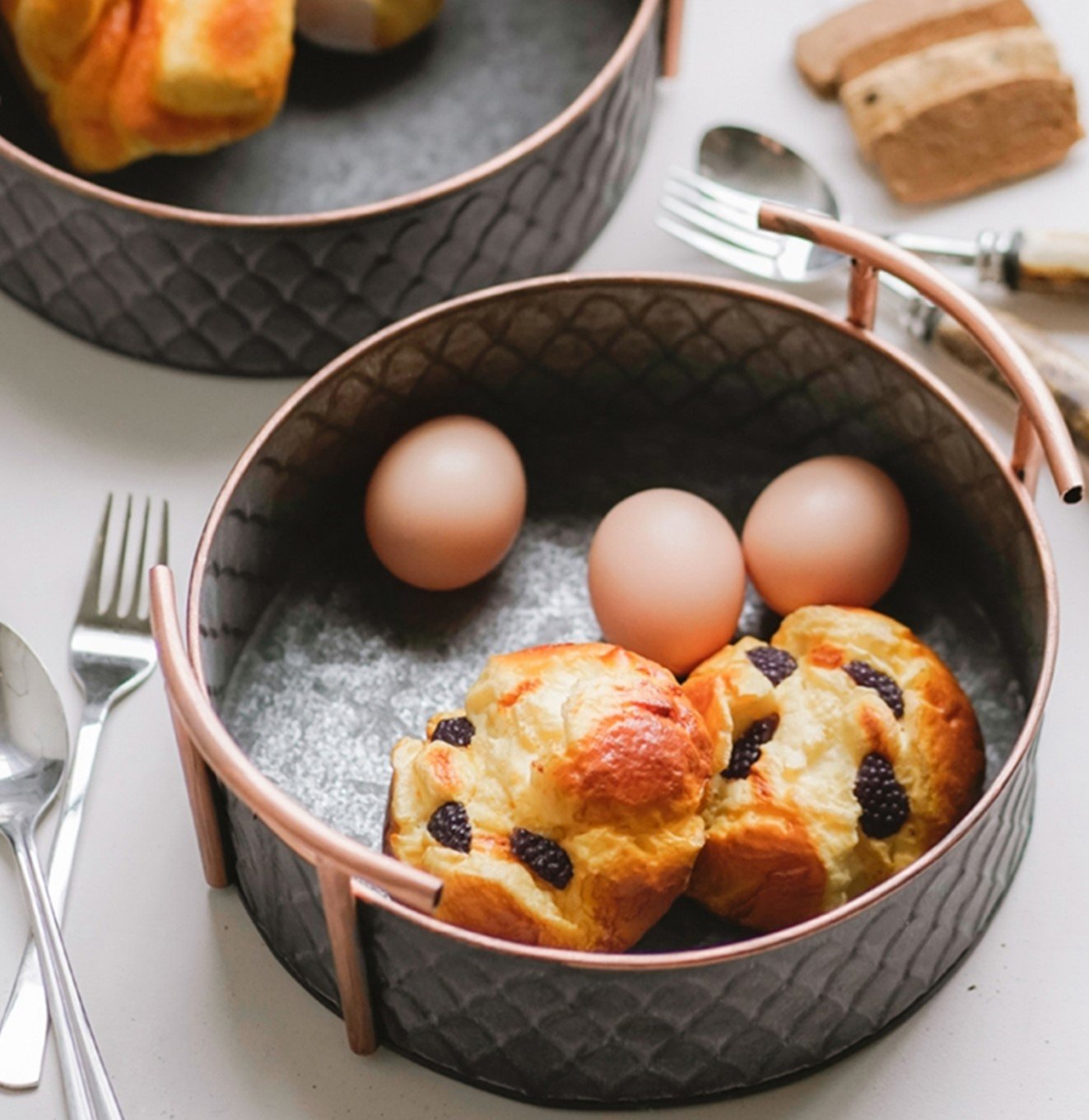 صينية معدنية فريدة من نوعها