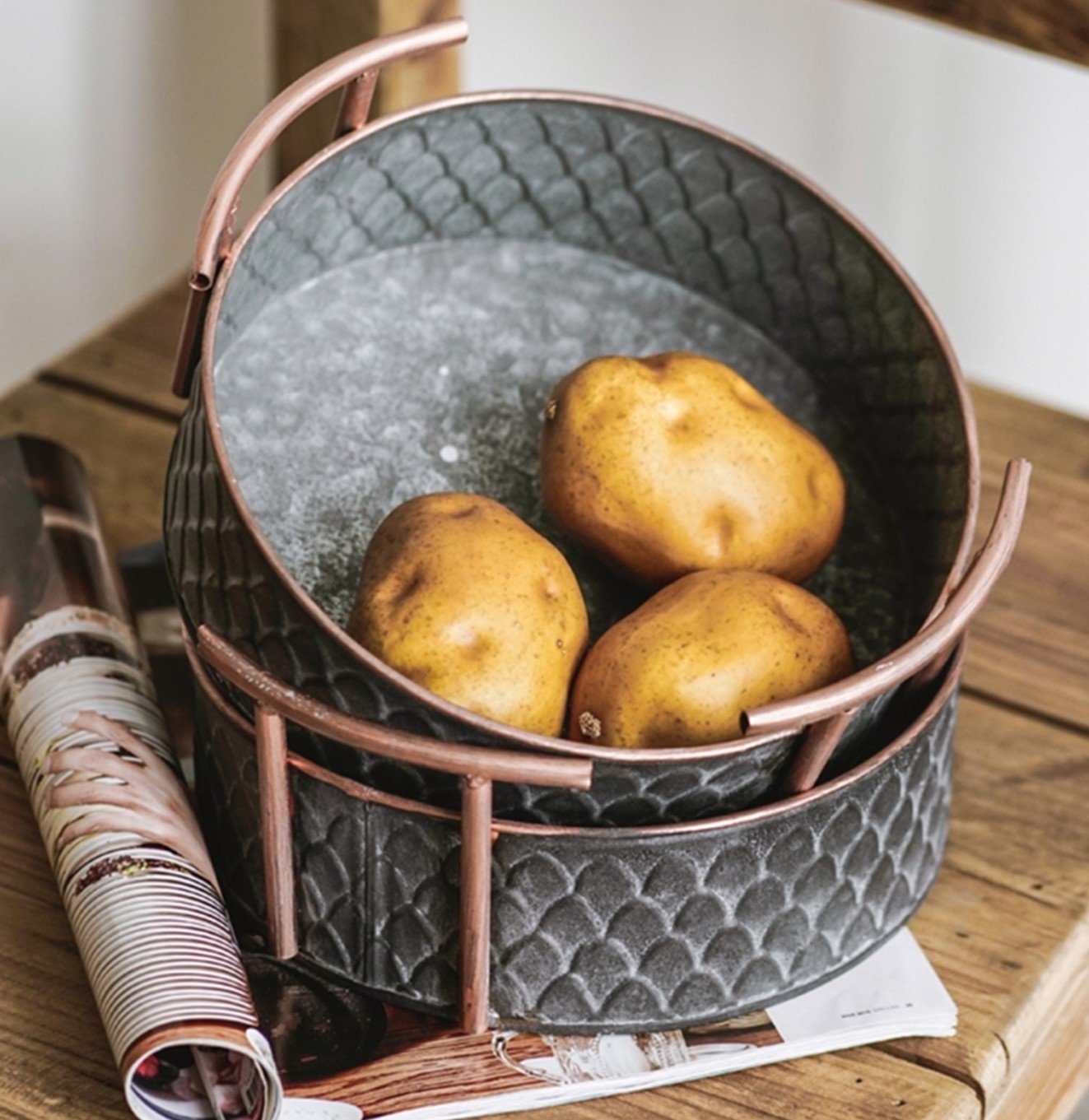 صينية معدنية فريدة من نوعها