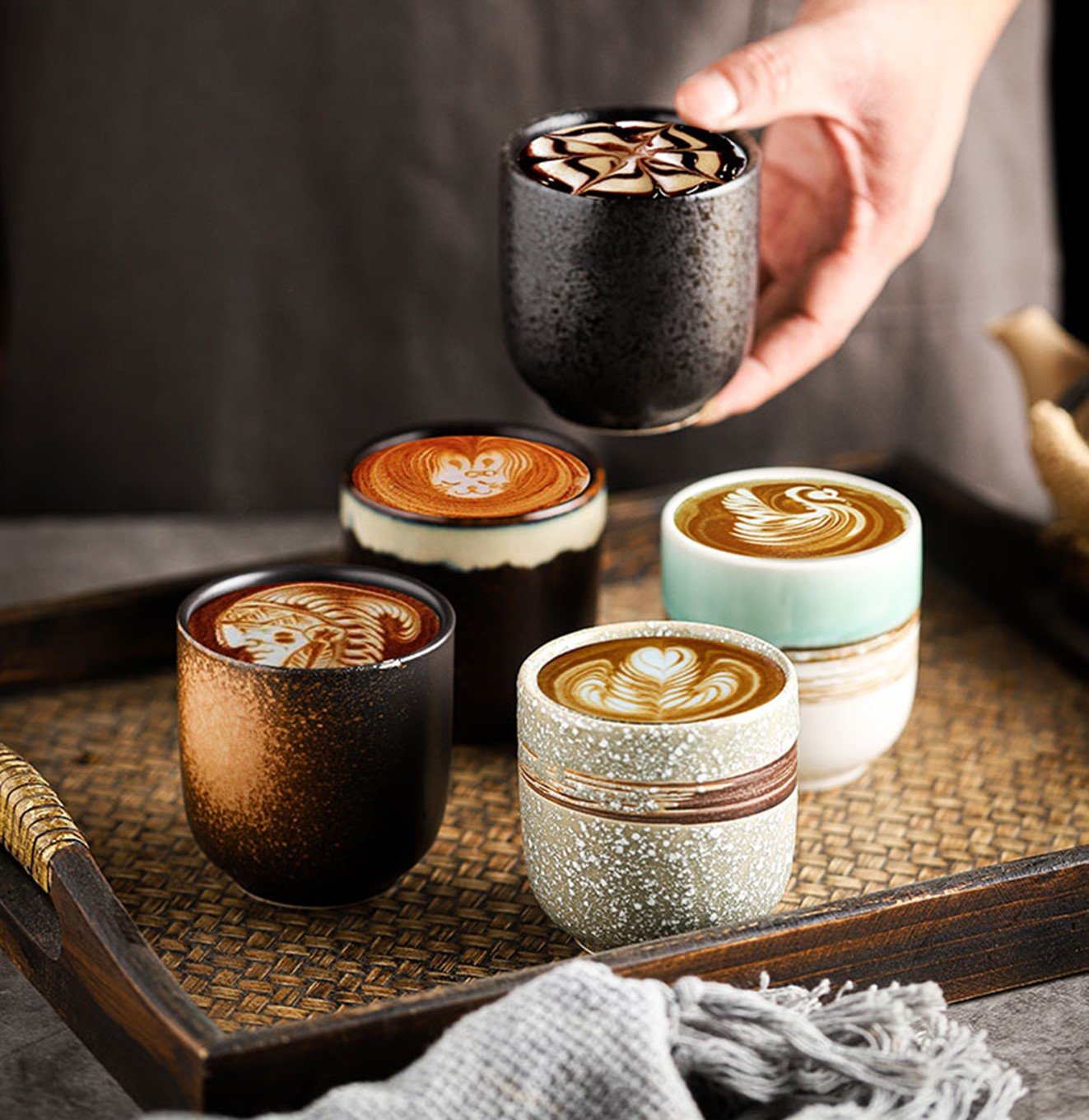 أكواب للقهوة المختصة بتصميم فريد وعصري