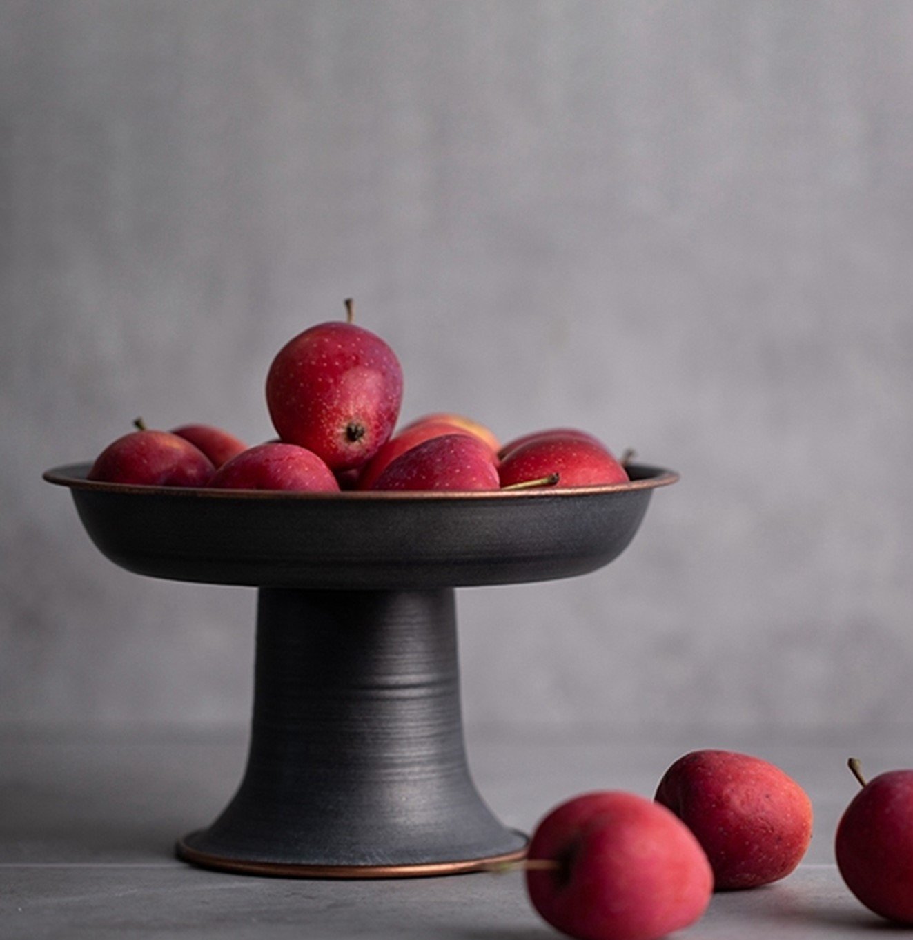 صينية أنيقة لتقديم الكعك والحلوى