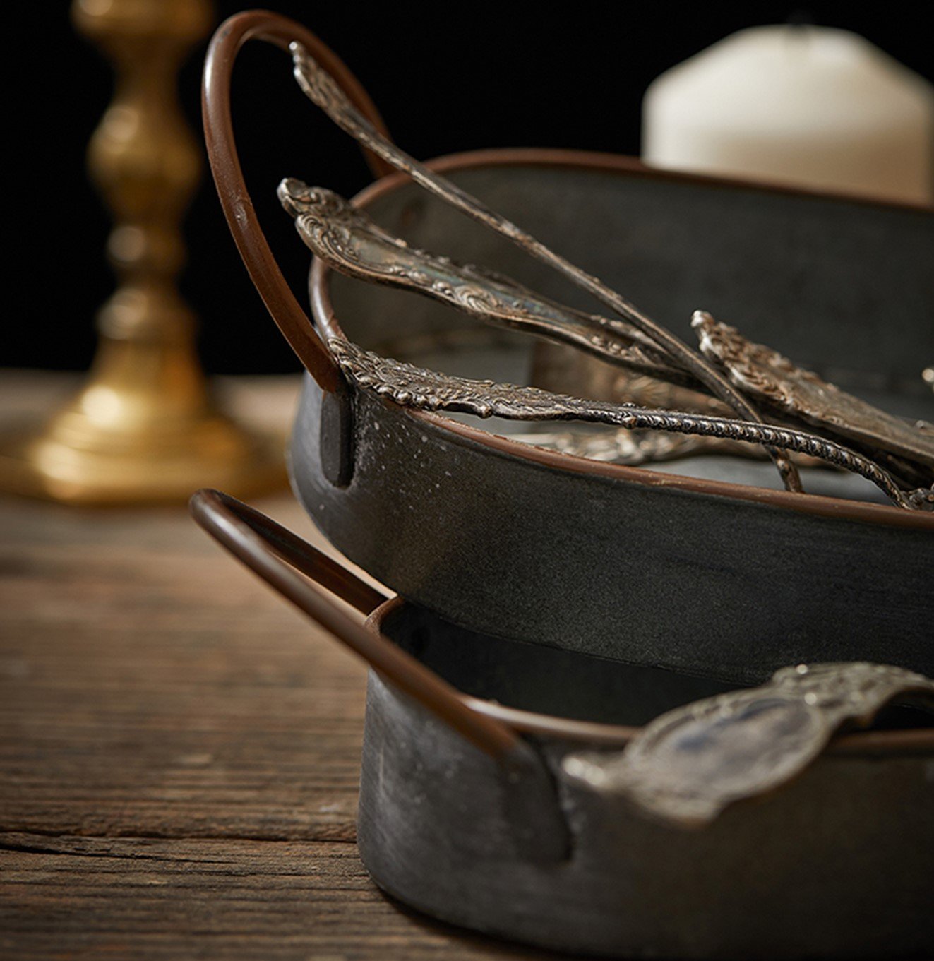 صينية بيضاوية على الطراز الأوربي