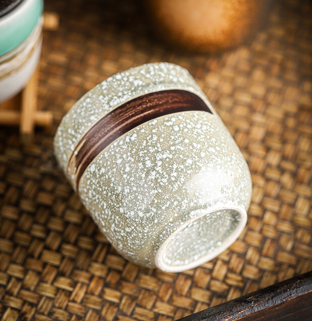 أكواب للقهوة المختصة بتصميم فريد وعصري