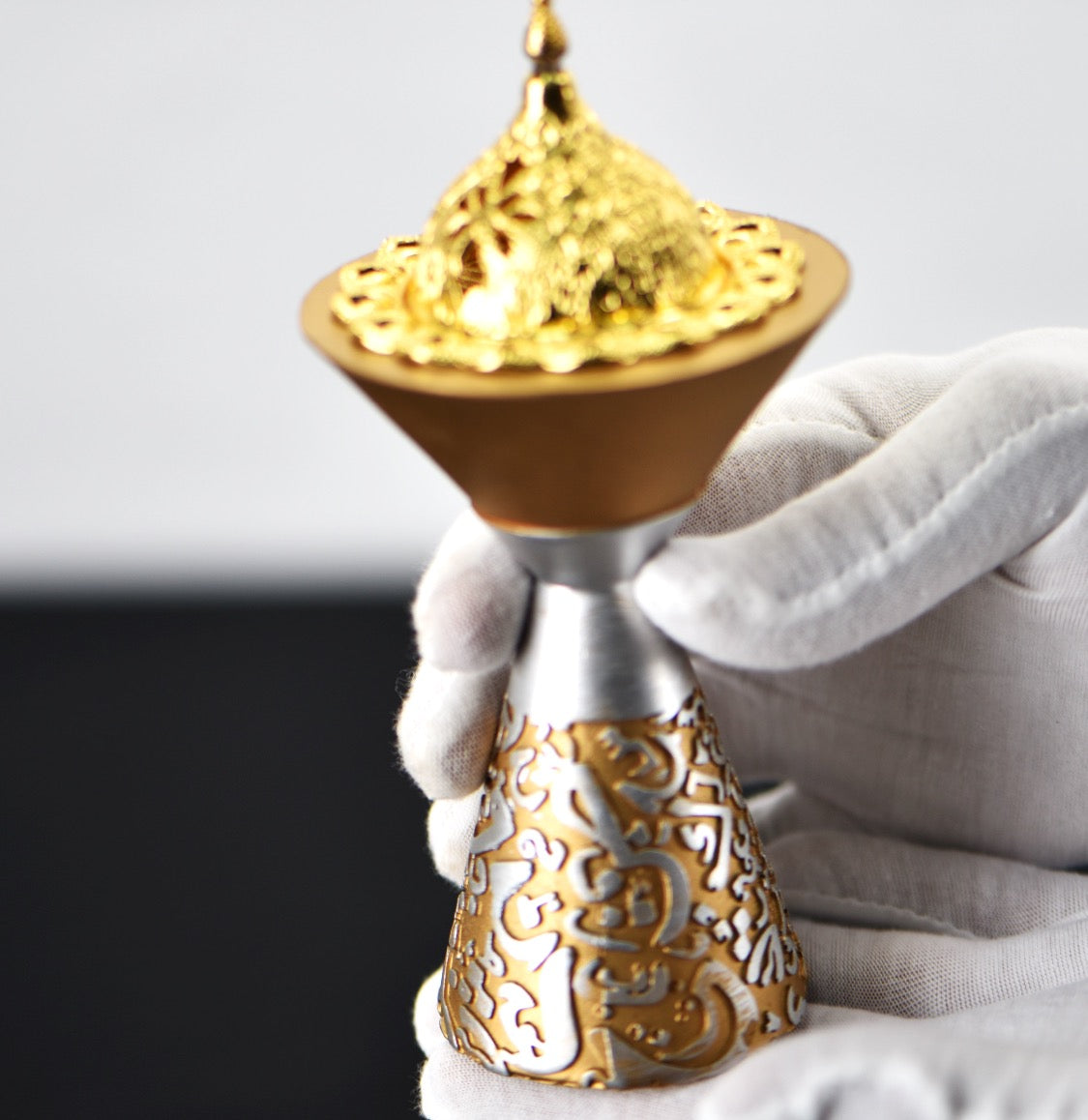 المبخرة الذهبية بتصميم عصري