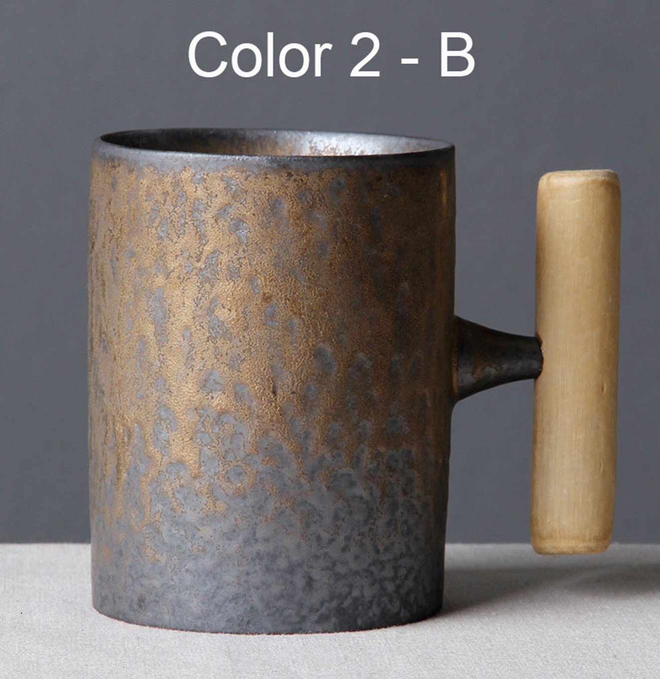 أكواب السيراميك بتأثير معدني و مقبض خشبي