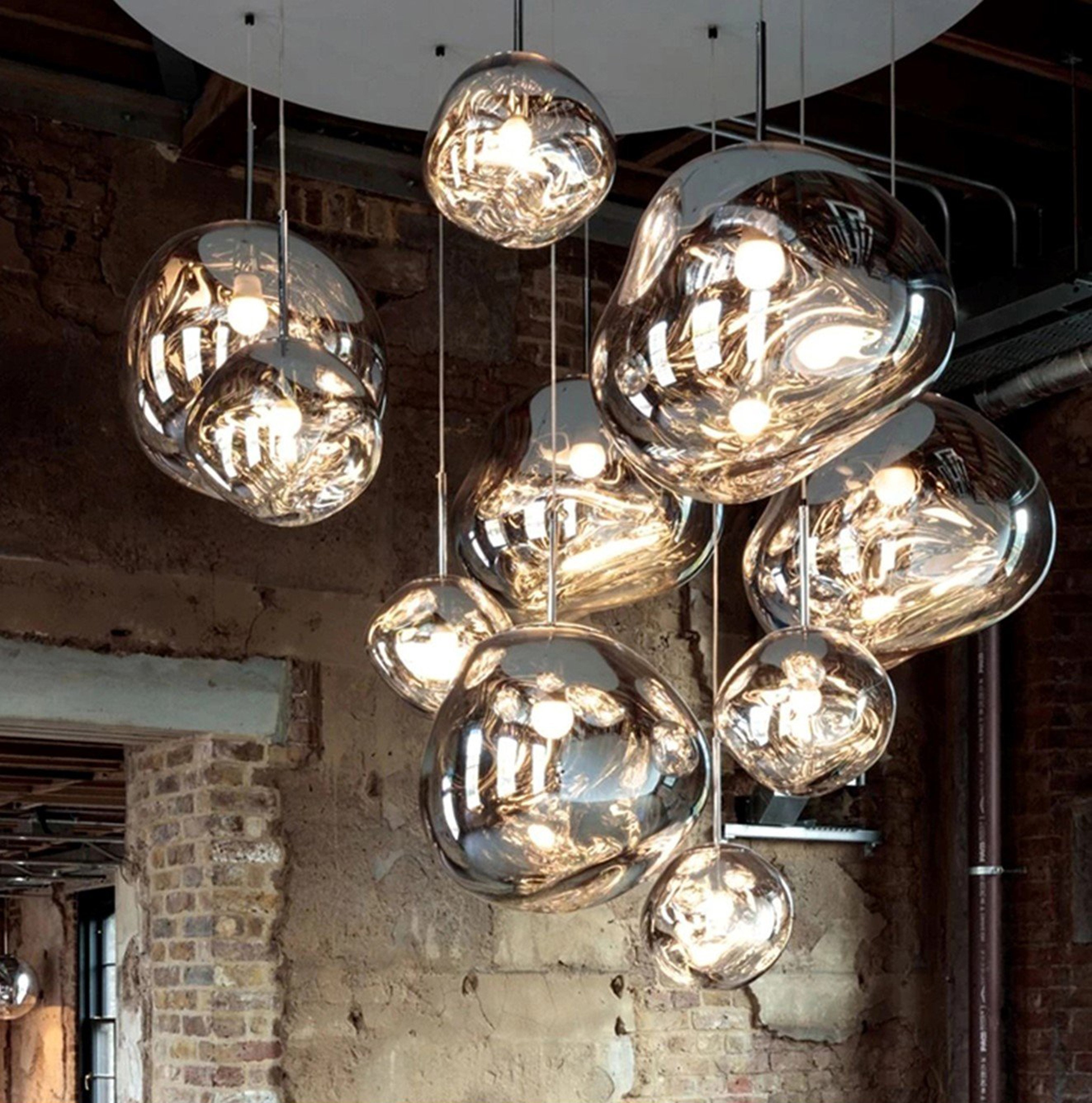 إضاءة زجاجية ملونة بشكل غير منتظم