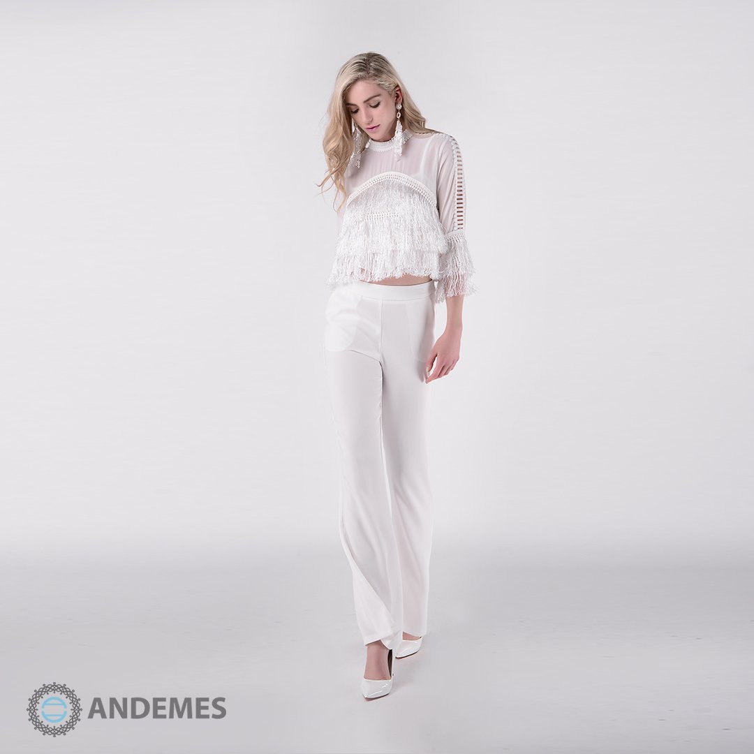 بلوزة بيضاء فاخرة بتصميم رائع وريش قطني - StyleeMall