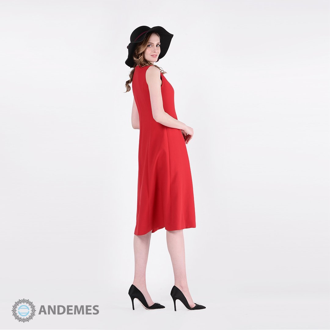 فستان مناسبات أحمر، بأزرار سوداء - StyleeMall