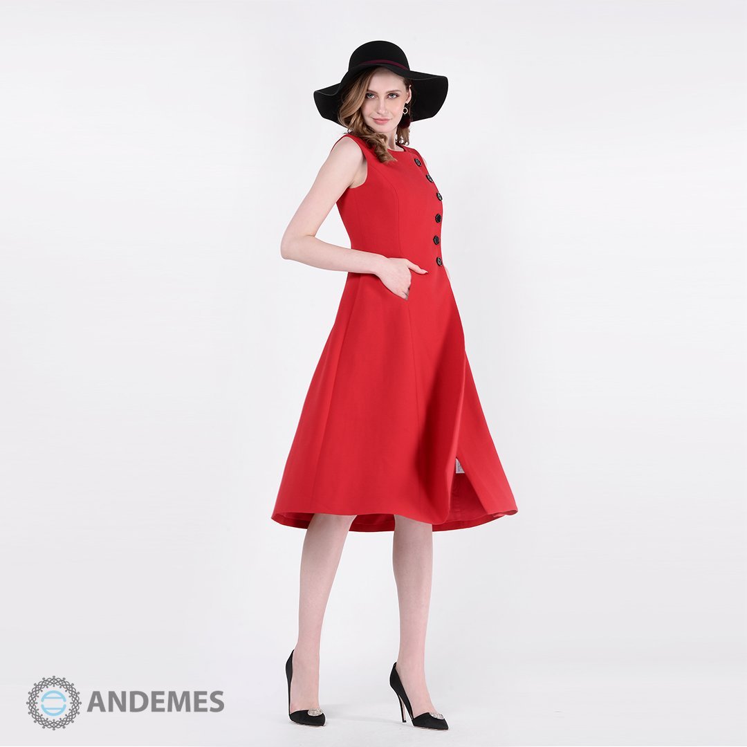 فستان مناسبات أحمر، بأزرار سوداء - StyleeMall