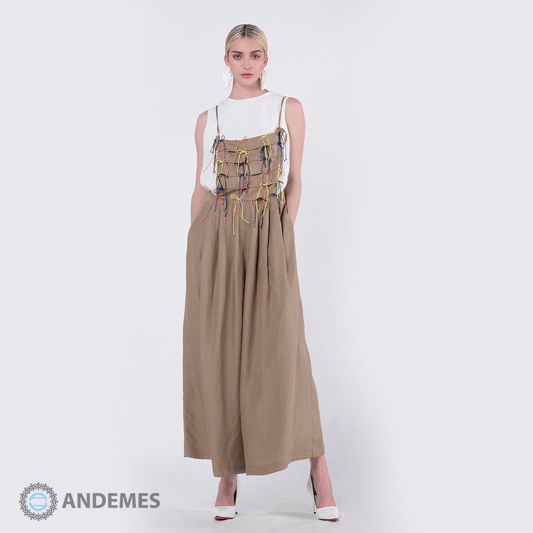 جمبسوت فضفاض بني مزين بفيونكات رائعة