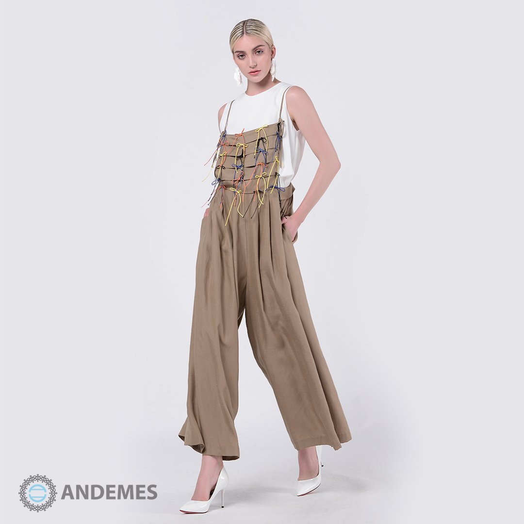 جمبسوت فضفاض بني مزين بفيونكات رائعة