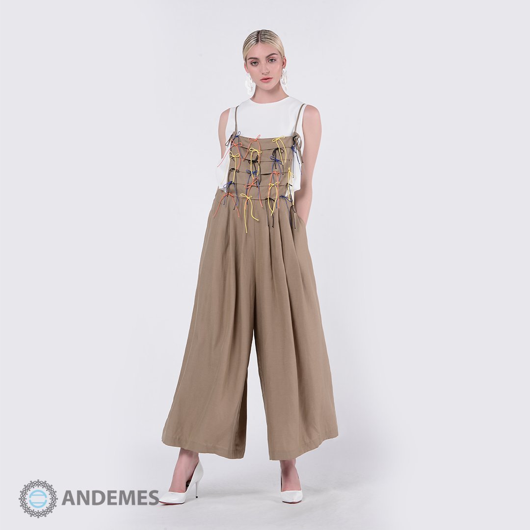 جمبسوت فضفاض بني مزين بفيونكات رائعة