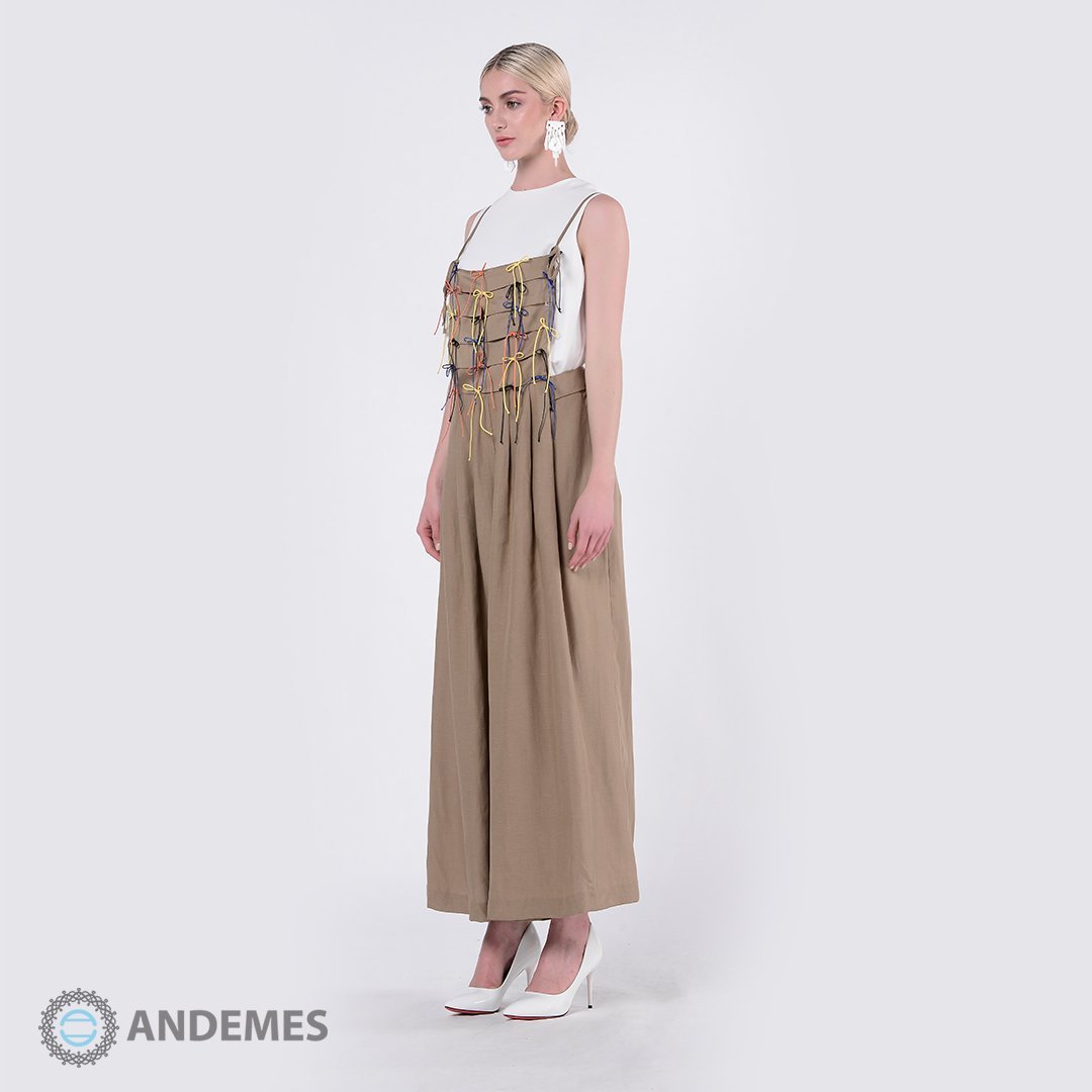 جمبسوت فضفاض بني مزين بفيونكات رائعة