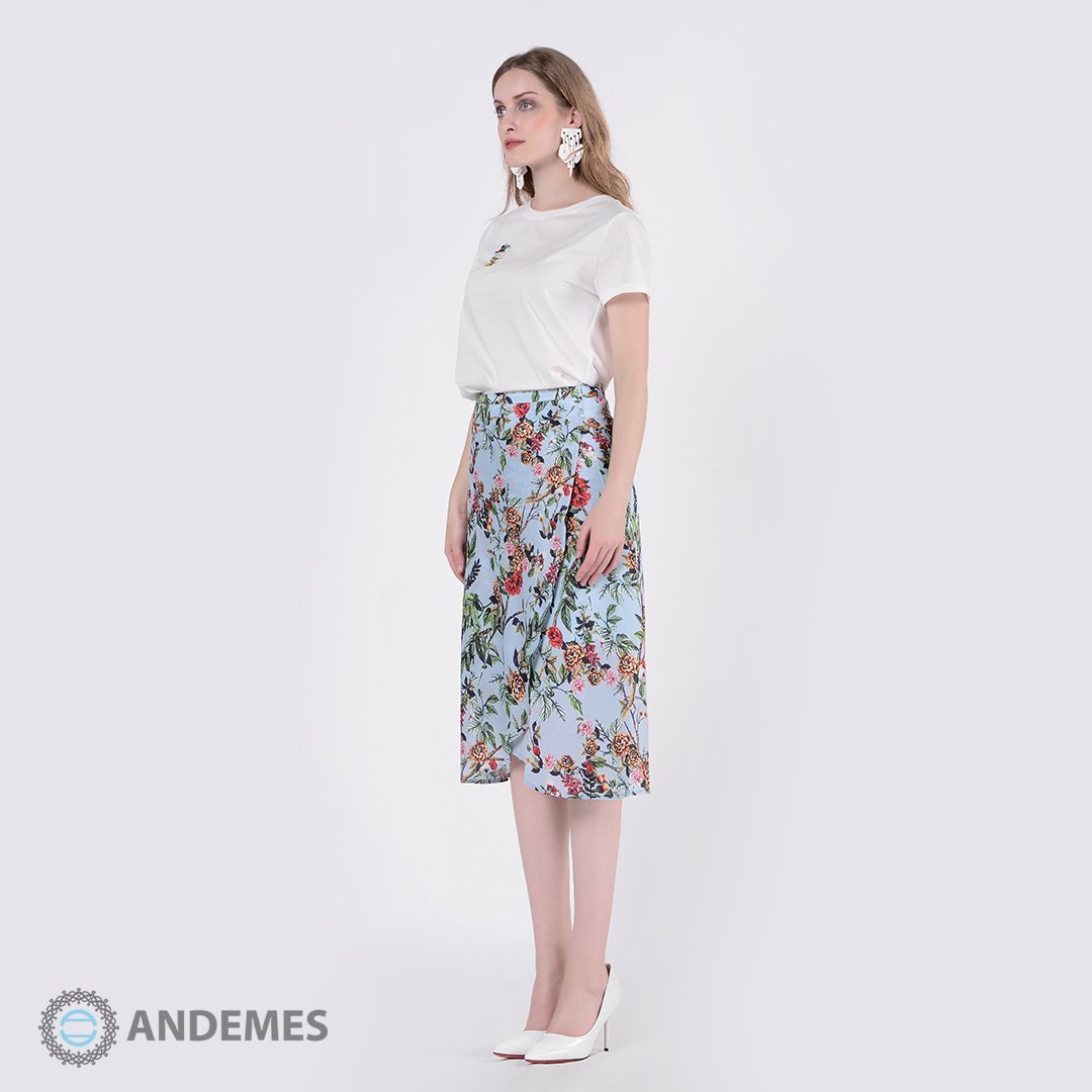 طقم بلوزة بيضاء مع نقش بروش وتنورة مشجرة - StyleeMall