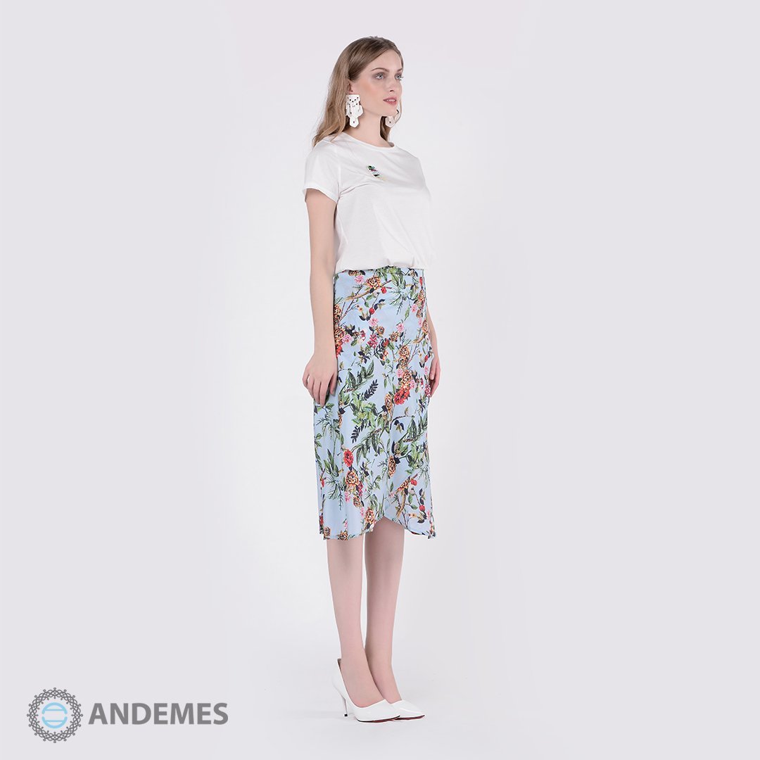 طقم بلوزة بيضاء مع نقش بروش وتنورة مشجرة - StyleeMall