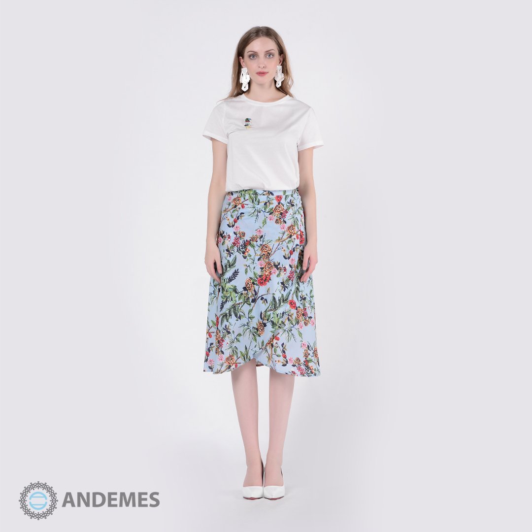طقم بلوزة بيضاء مع نقش بروش وتنورة مشجرة - StyleeMall