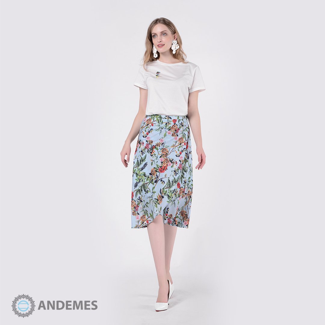 طقم بلوزة بيضاء مع نقش بروش وتنورة مشجرة - StyleeMall
