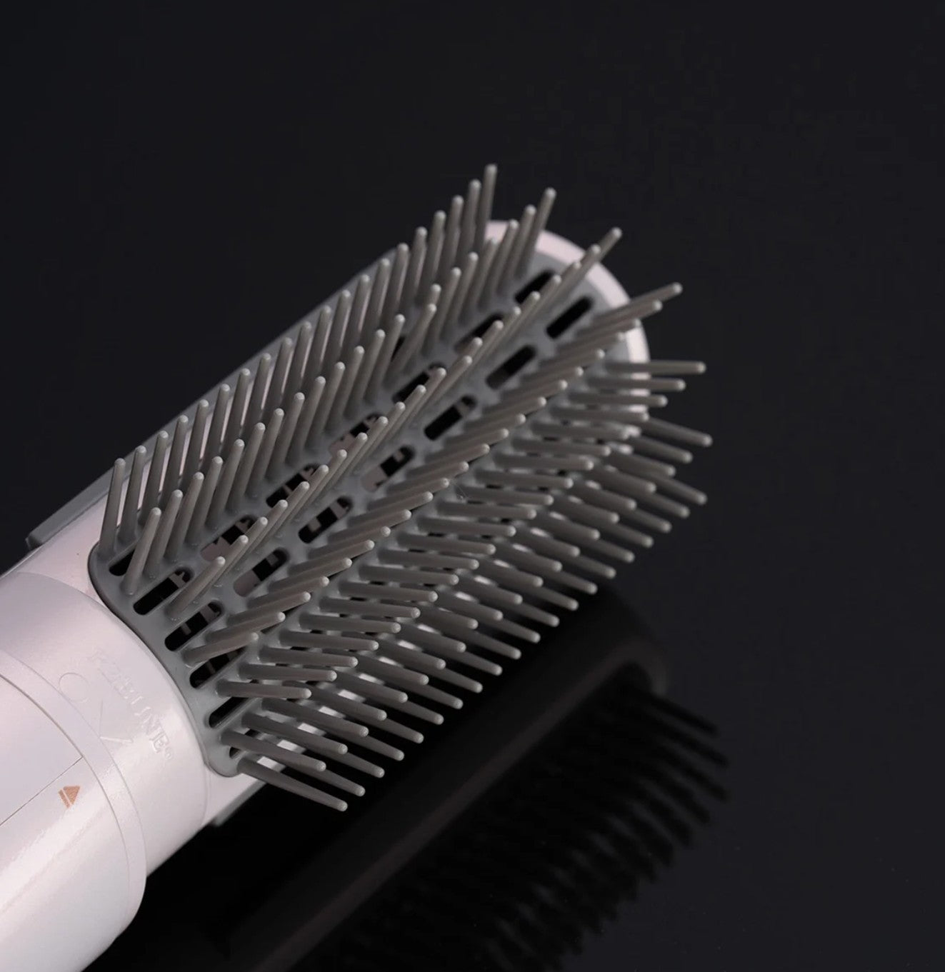 استشوار شعر بفرشة واحدة بقوة 1200 واط