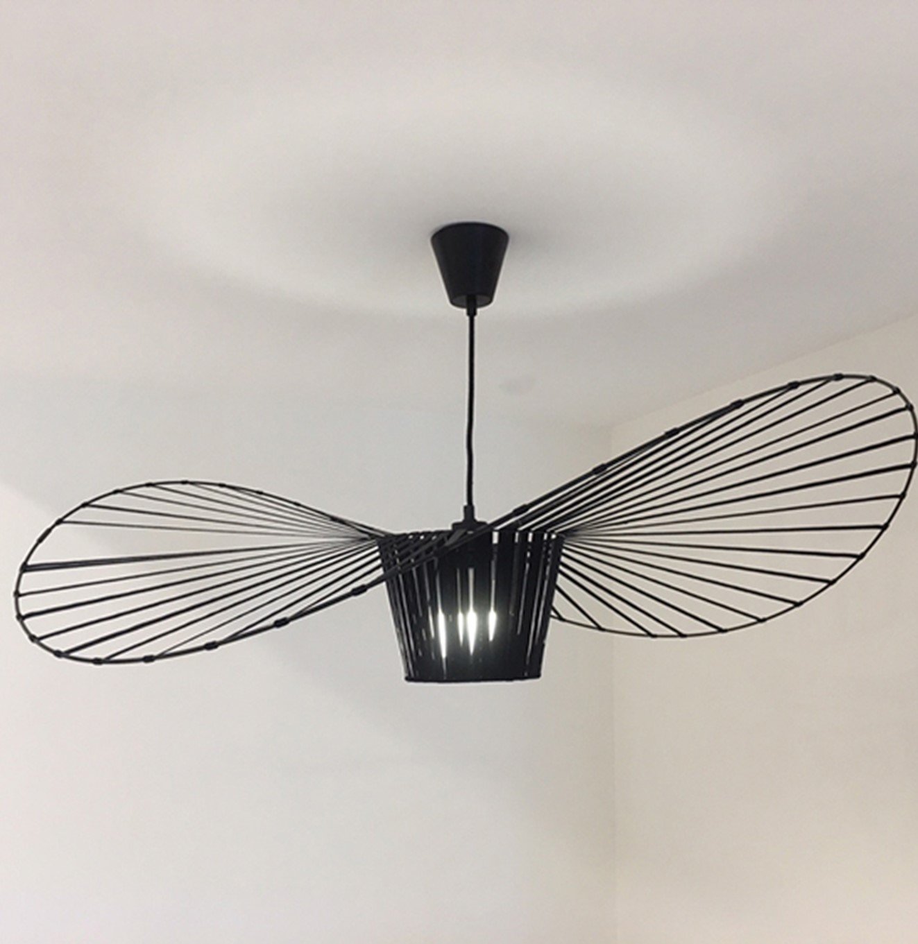 إضاءة بتصميم فريد مستوحى من أشعة الشمس